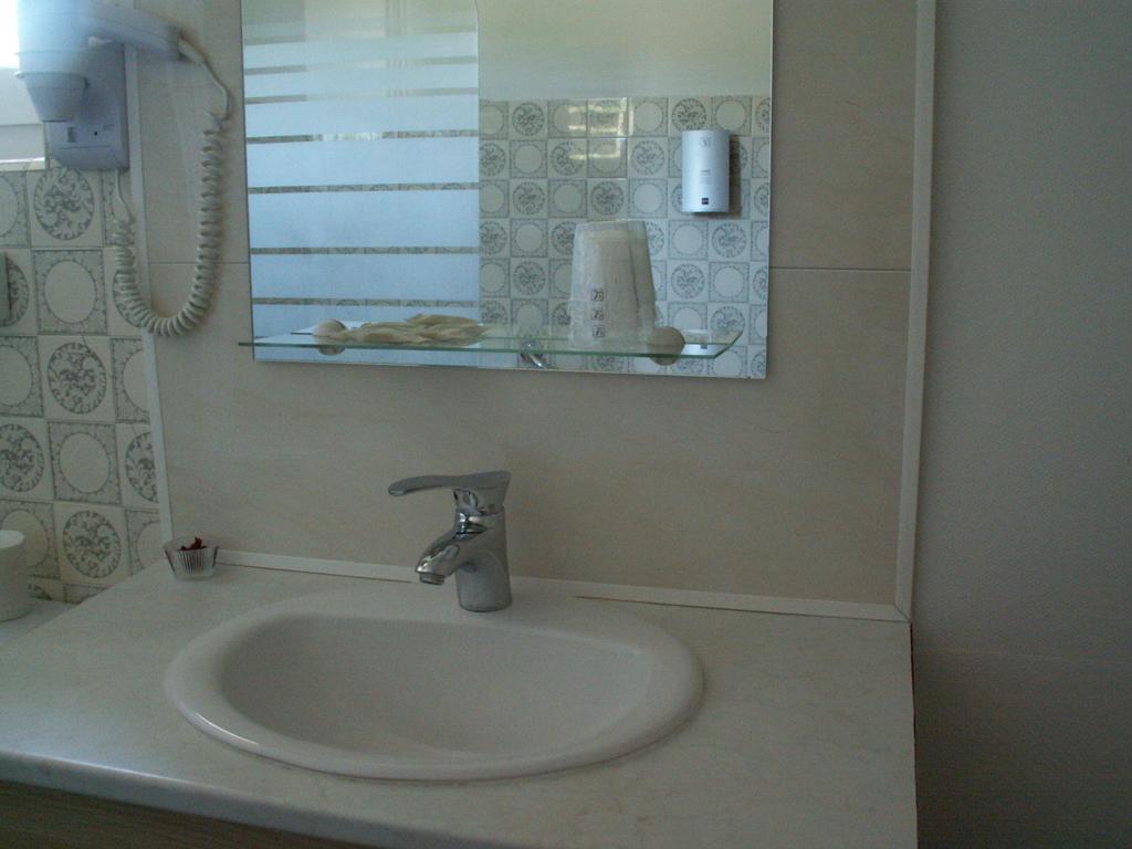 Le Relais Du Pont De Rhodes Hotel Frayssinet Cameră foto